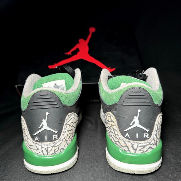 Size 5 - Nike Air Jordan 3 Retro GS Pine Green 2021 Shoes - Picture 5 of 9